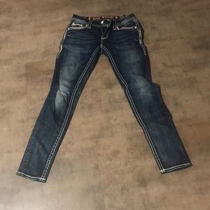 Super cute Rock Revival skinny jeans